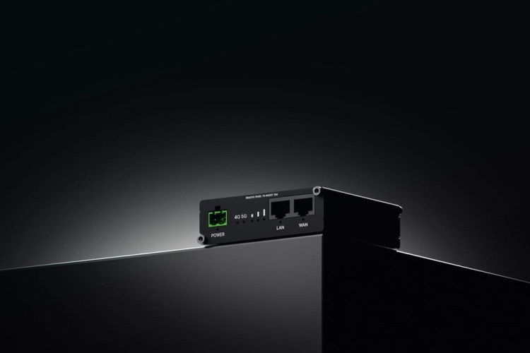 Teltonika RUT276 Kompaktowy Router 5G RedCap Dual-SIM Wi-Fi 4 RS232/RS485