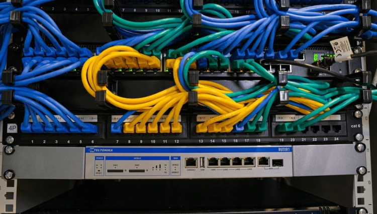 Teltonika Router Przemysłowy LTE 4G 2xWiFi 2xSIM SFP VPN SMS RUTXR1